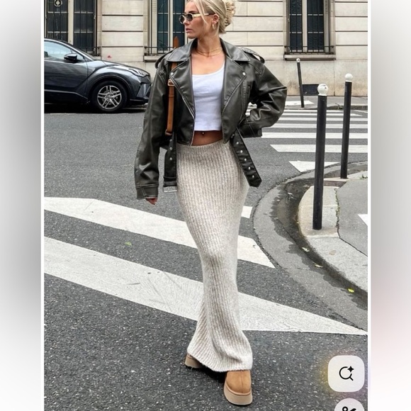 Vintage Dresses & Skirts - Vintage holt renfrew Beige Knit Skirt